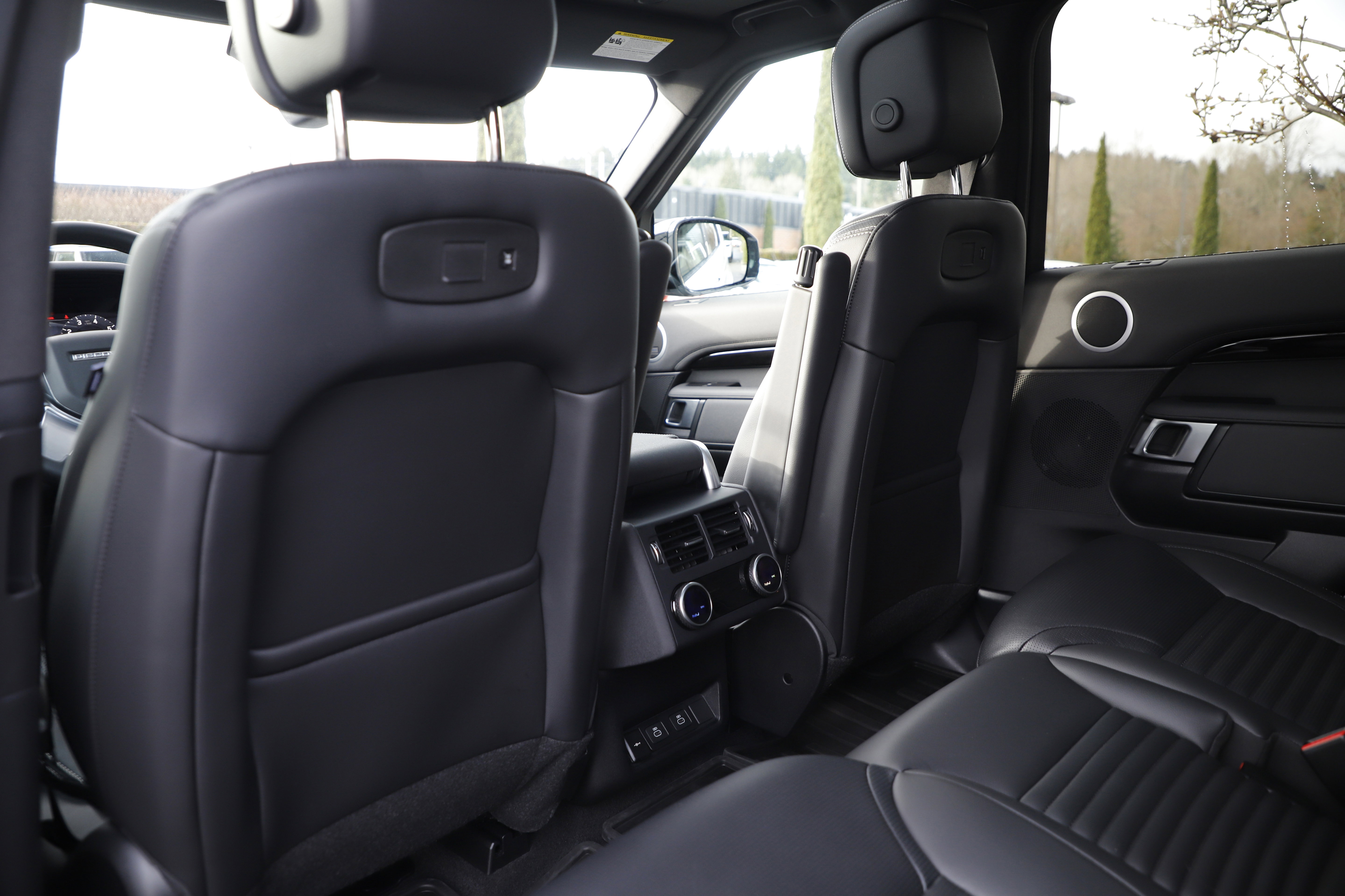 Certified 2025 Land Rover Discovery S image 15