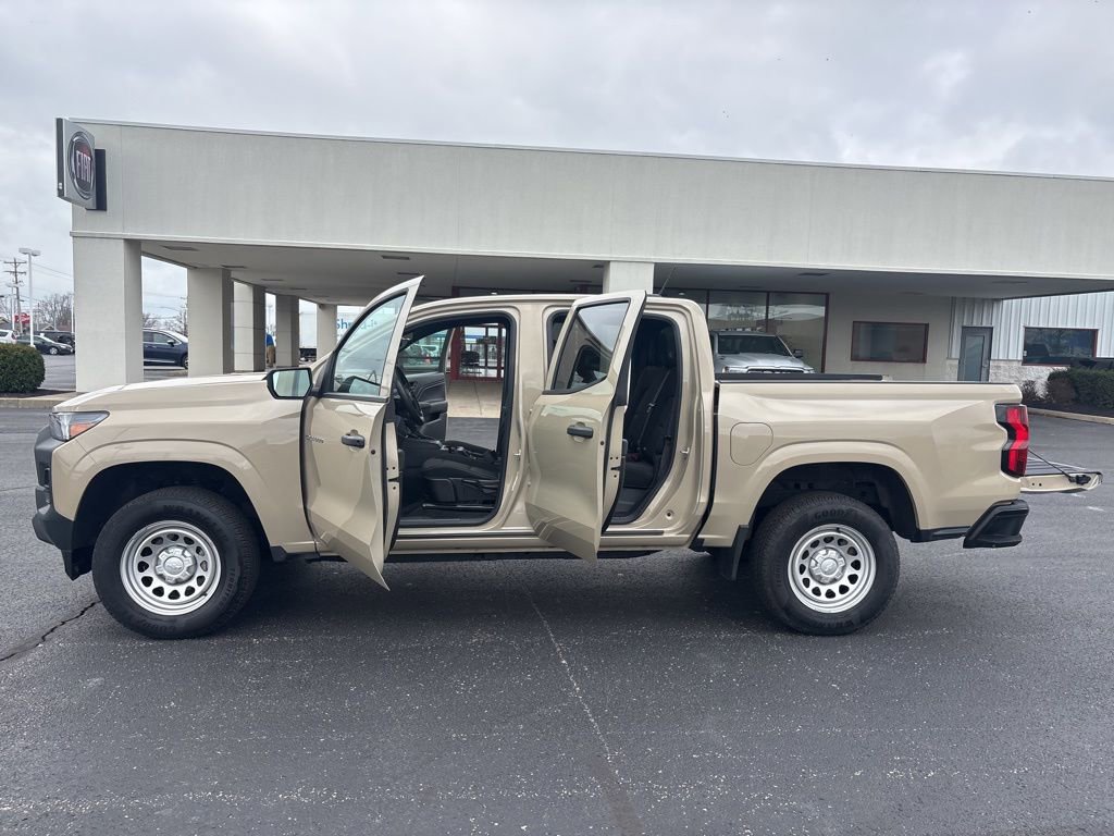 Used 2024 Chevrolet Colorado W/T image 17