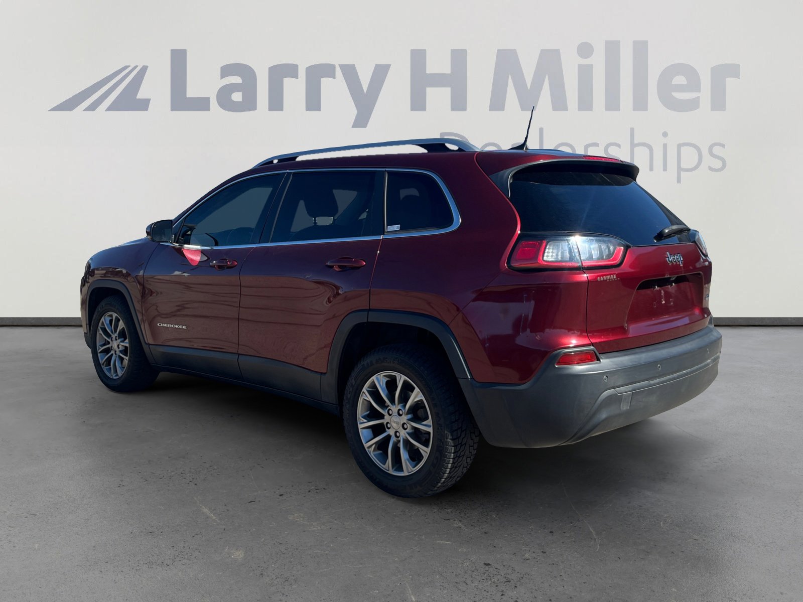 Used 2019 Jeep Cherokee Latitude Plus image 3