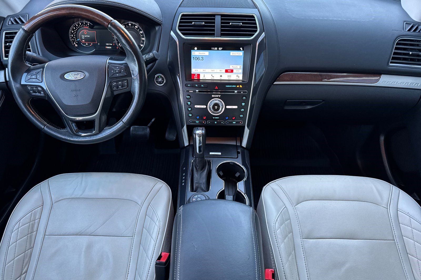 Used 2017 Ford Explorer Platinum image 17