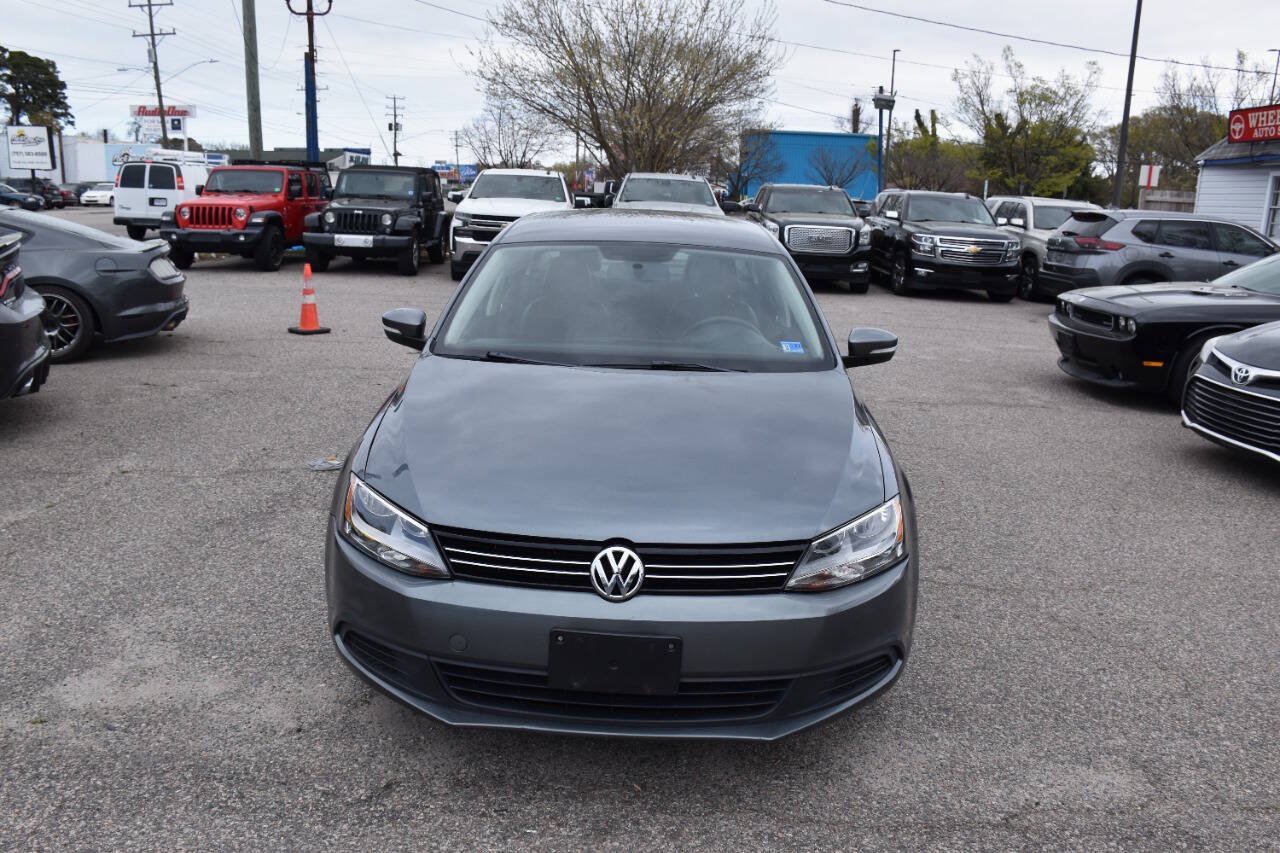 Used 2012 Volkswagen Jetta SE FWD image 2