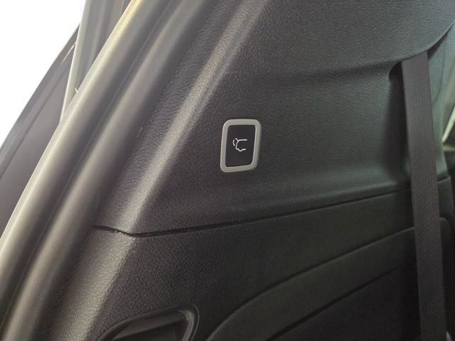 Used 2021 Chrysler Pacifica Limited w/ Uconnect Theater Family Group FWD image 19