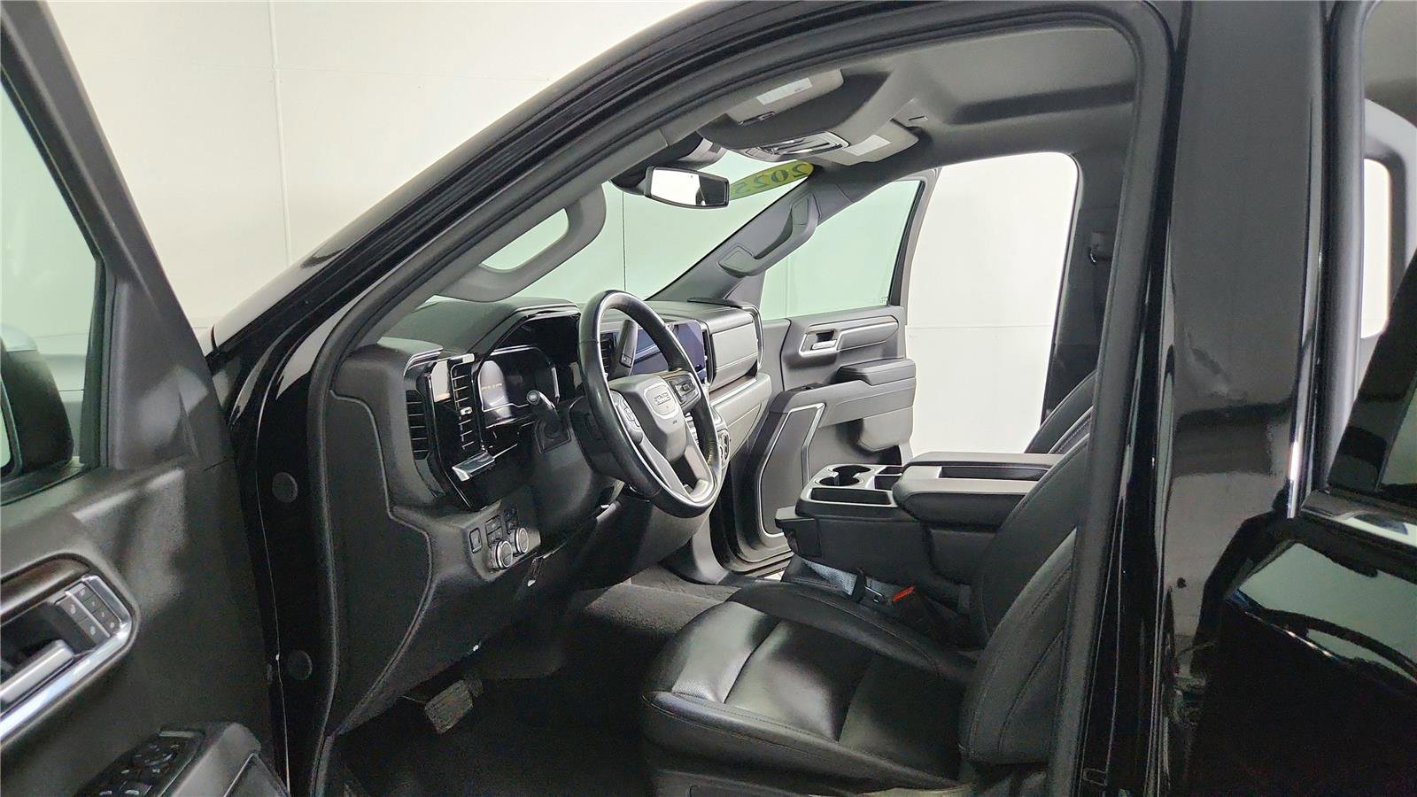 Used 2025 GMC Sierra 1500 SLT image 10