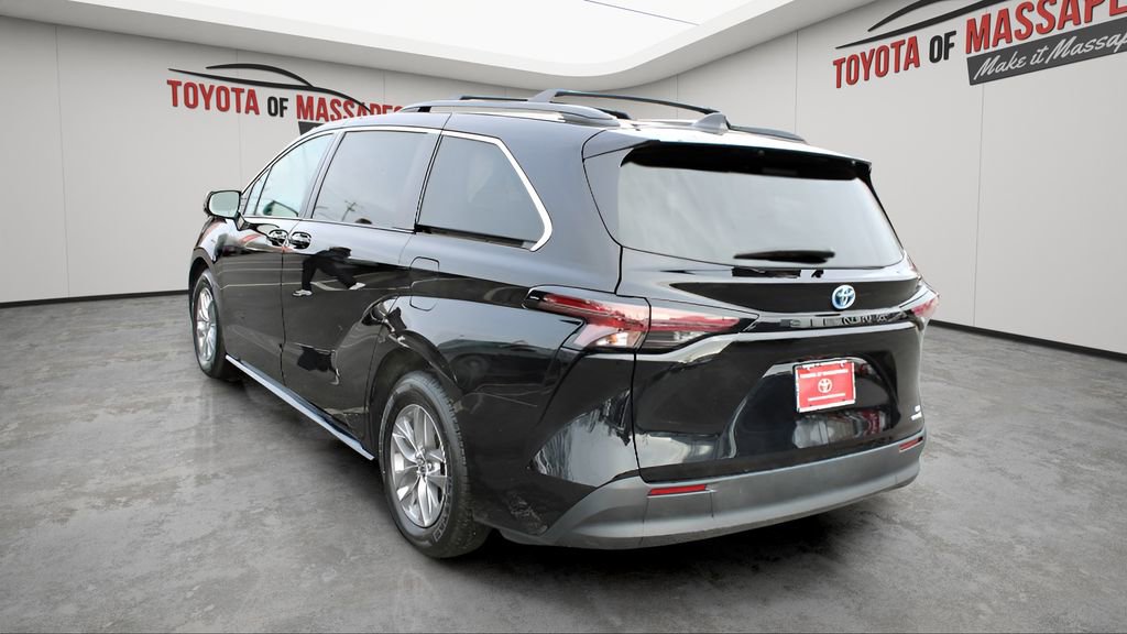Certified 2023 Toyota Sienna LE image 3