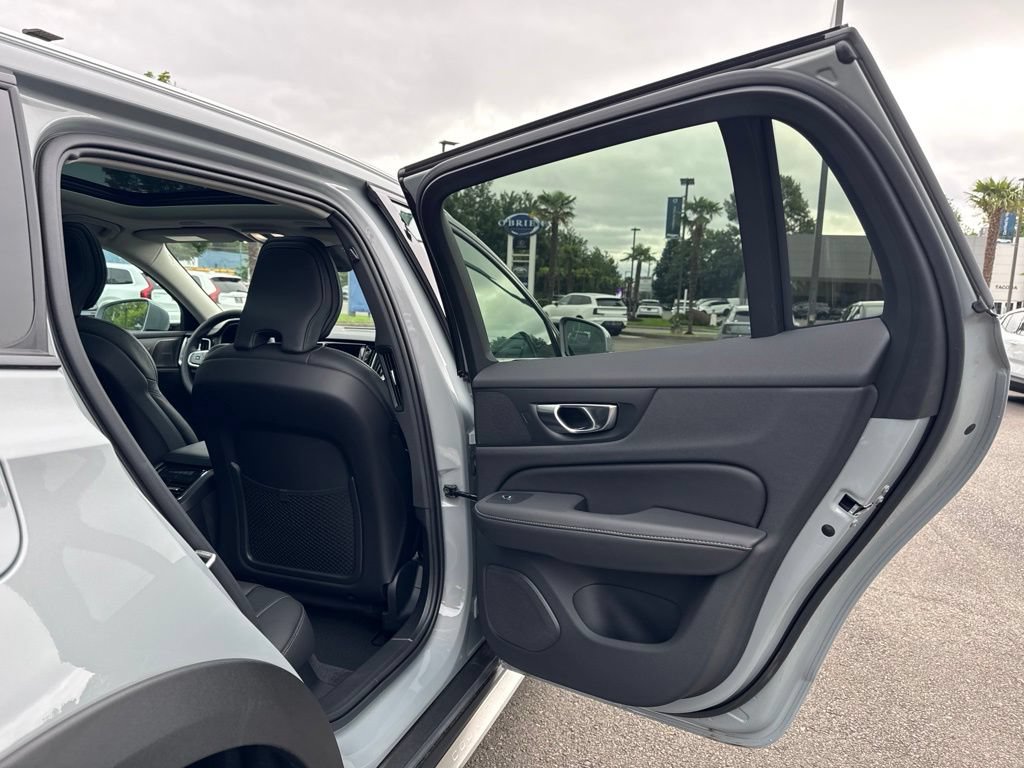 New 2026 Volvo V60 B5 Cross Country Ultra w/ Climate Package AWD/4WD image 17