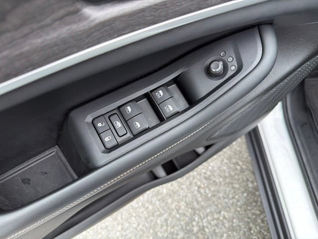 Used 2023 Jeep Grand Cherokee L Limited AWD/4WD image 12