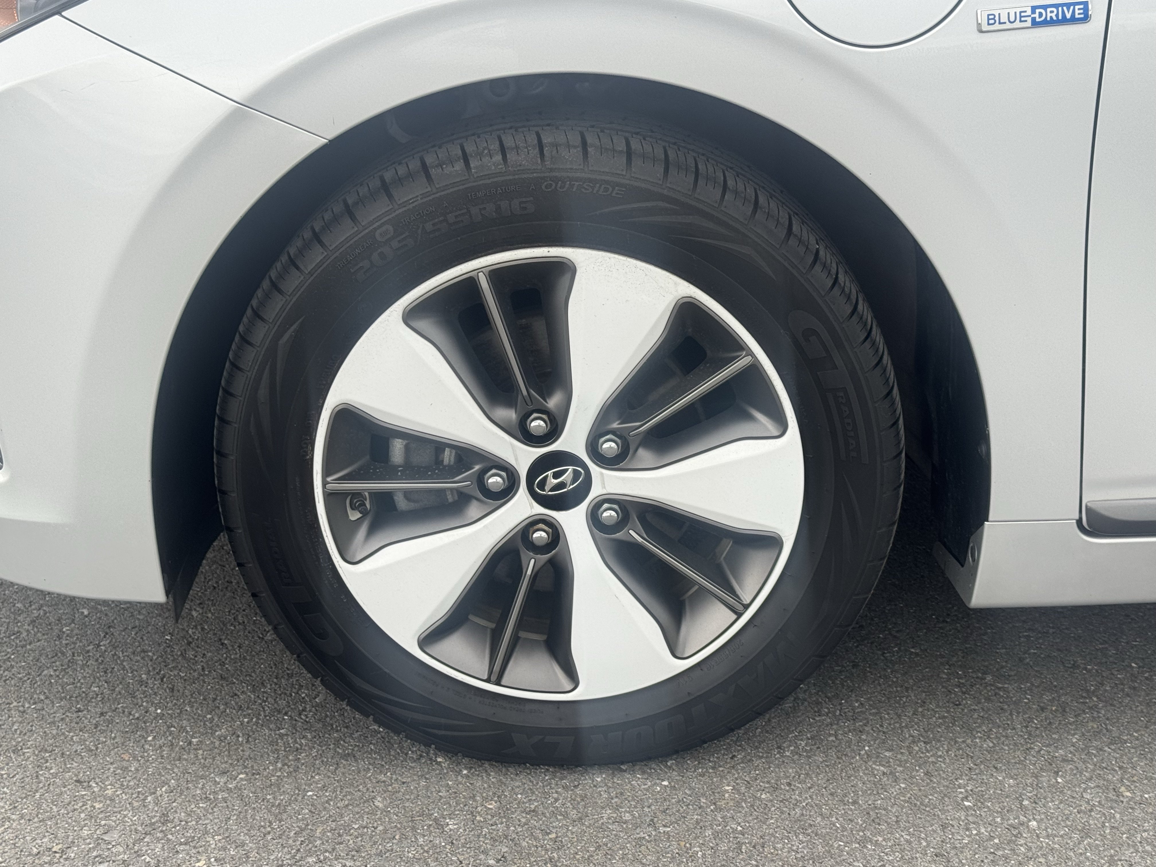 Used 2019 Hyundai Ioniq Plug-In Hybrid FWD image 11