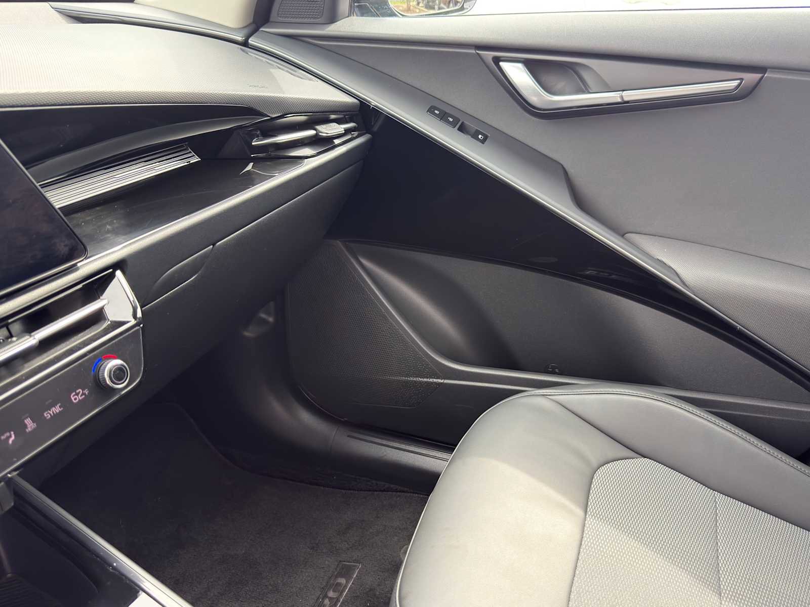 Certified 2024 Kia Niro Wind FWD image 18