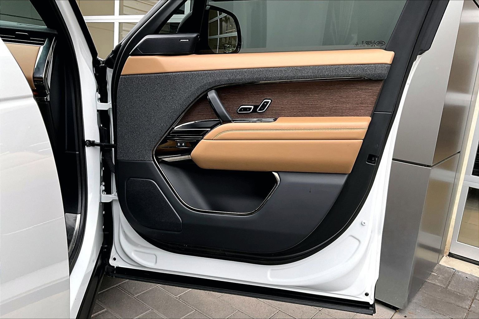 Used 2024 Land Rover Range Rover Sport SE image 24