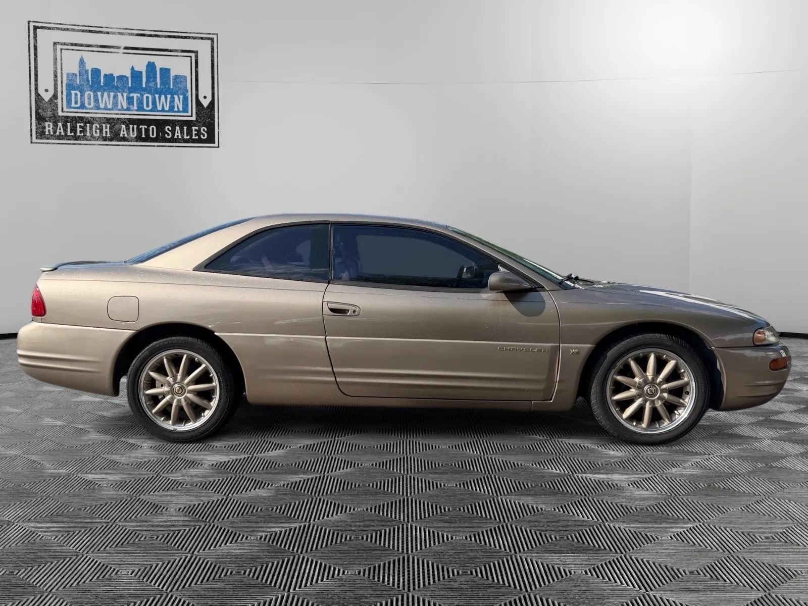 Used 1999 Chrysler Sebring LXi FWD image 4