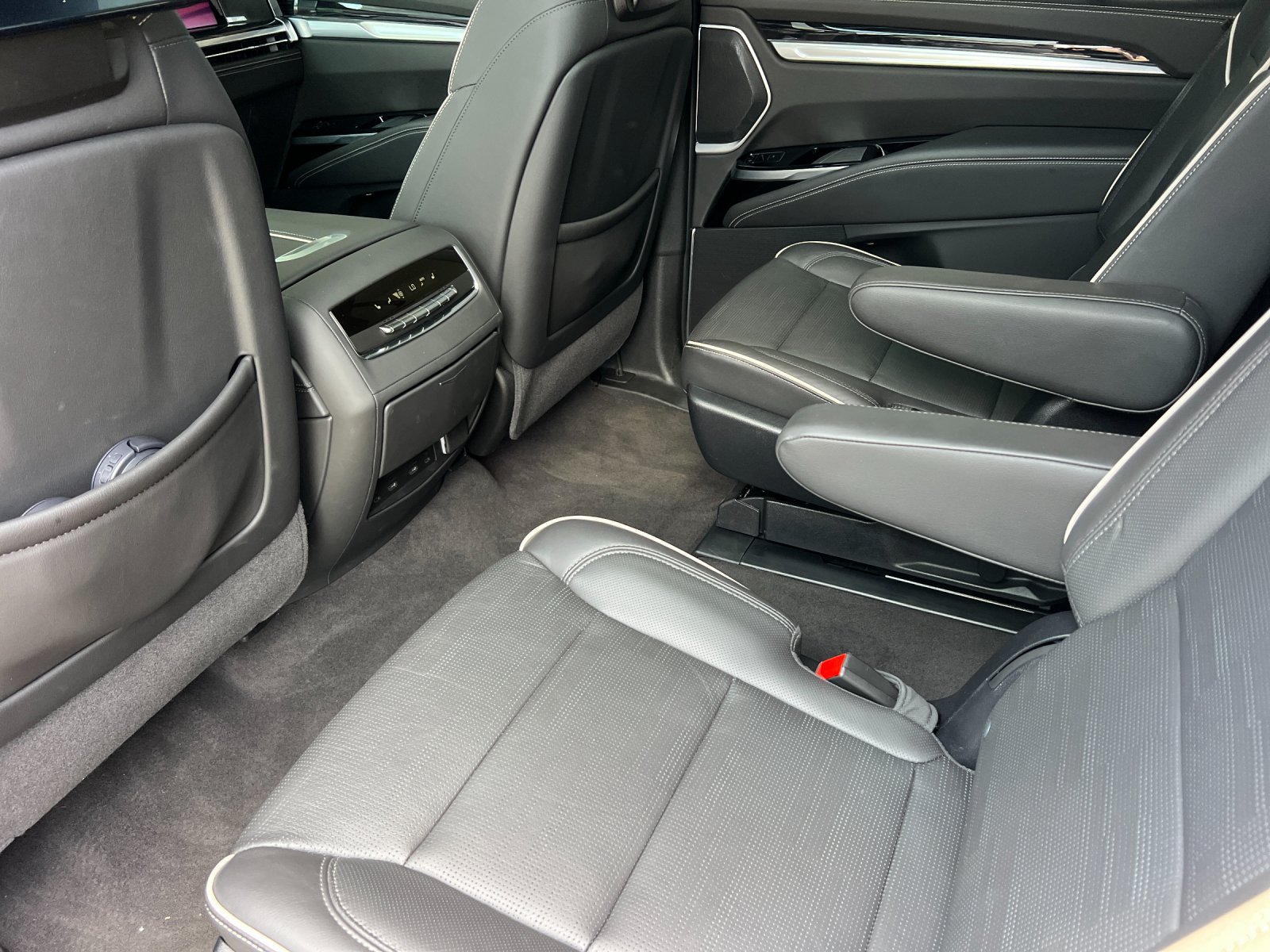 Certified 2025 Cadillac Escalade Sport w/ Touring Package AWD/4WD image 10