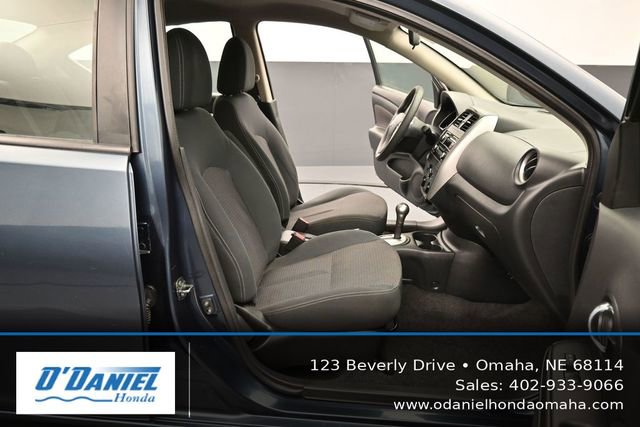 Used 2015 Nissan Versa SV FWD image 39