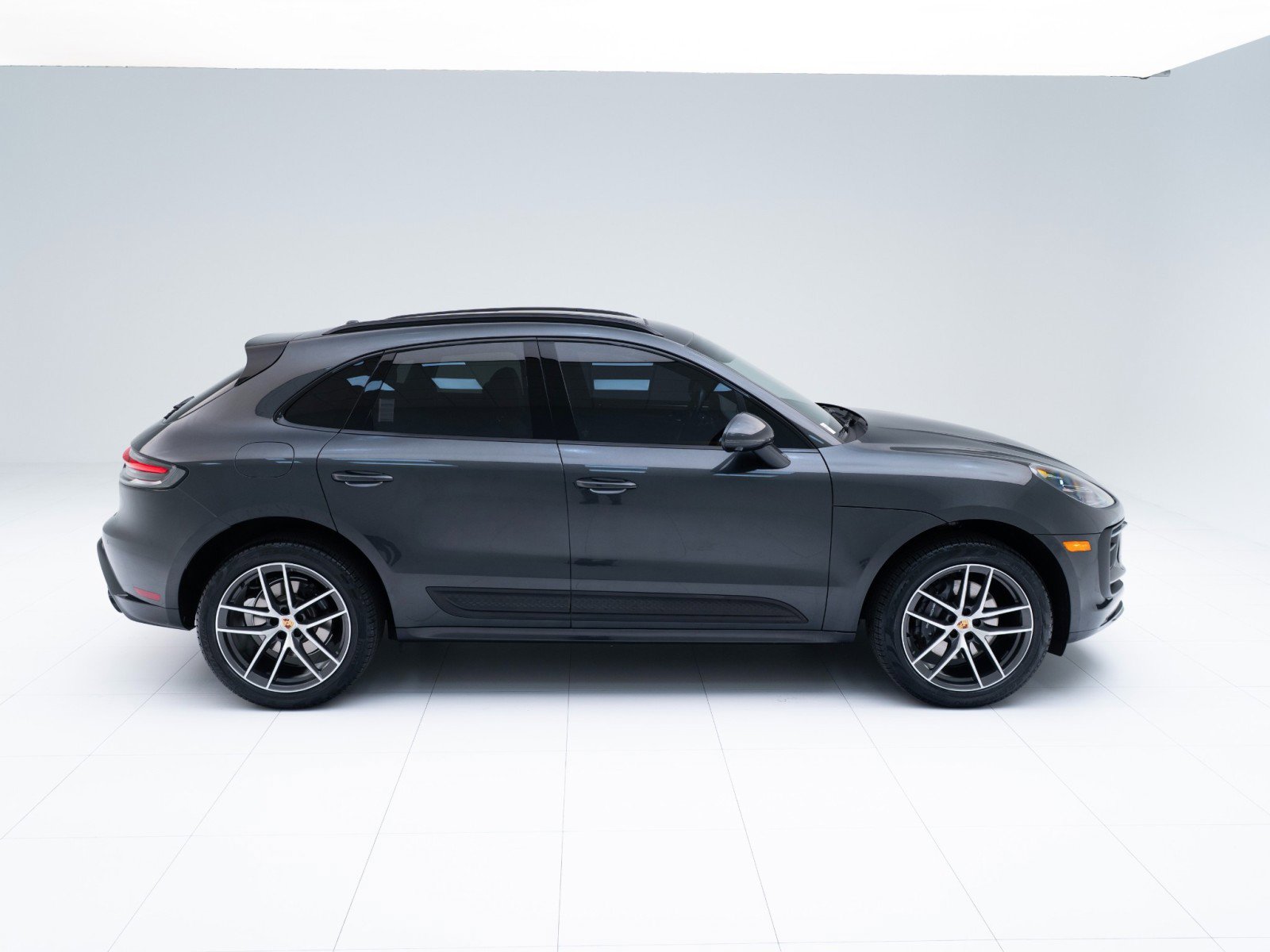 Certified 2023 Porsche Macan image 8
