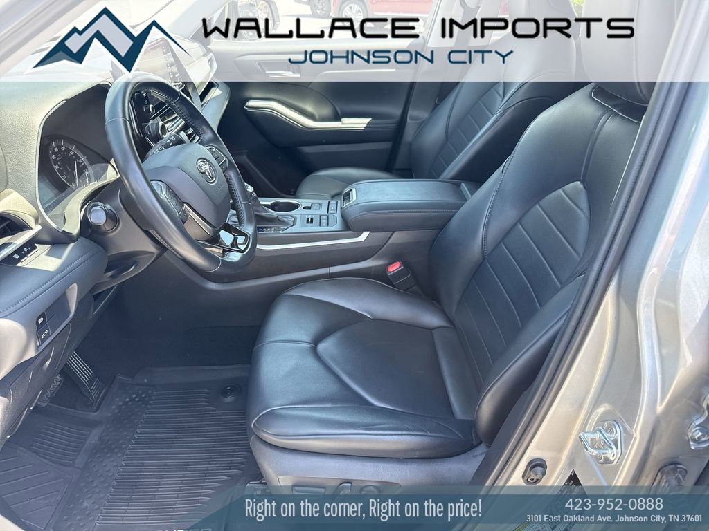 Used 2021 Toyota Highlander XLE AWD/4WD image 14