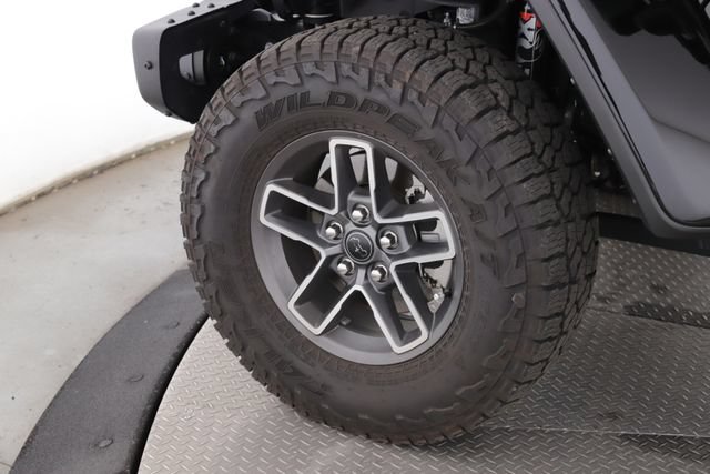 Used 2024 Jeep Gladiator Mojave AWD/4WD image 13