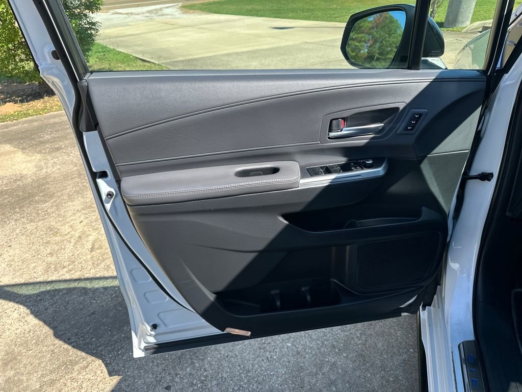 Used 2023 Toyota Sienna XSE FWD image 11
