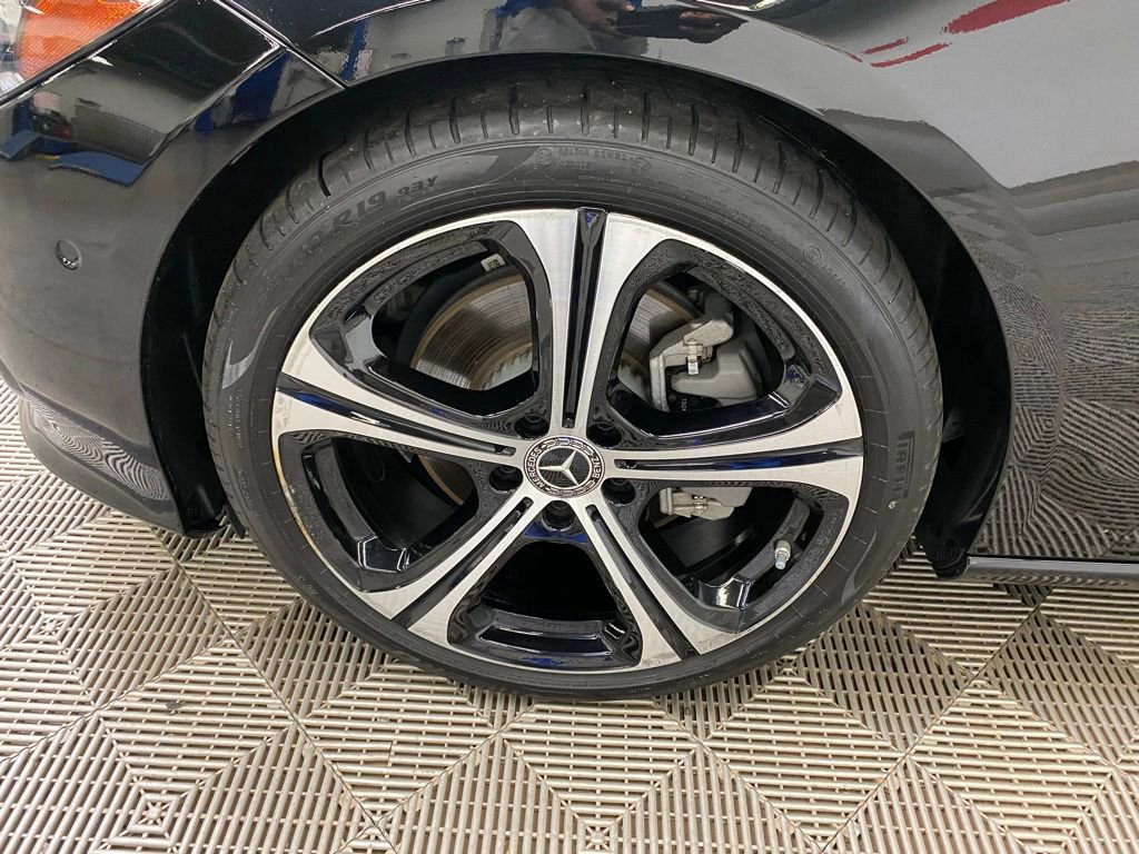 Used 2025 Mercedes-Benz C 300 Sedan image 6