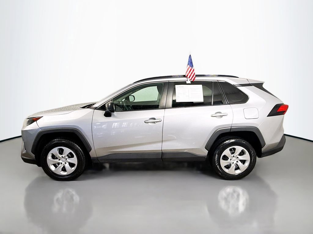 Used 2020 Toyota RAV4 LE image 4