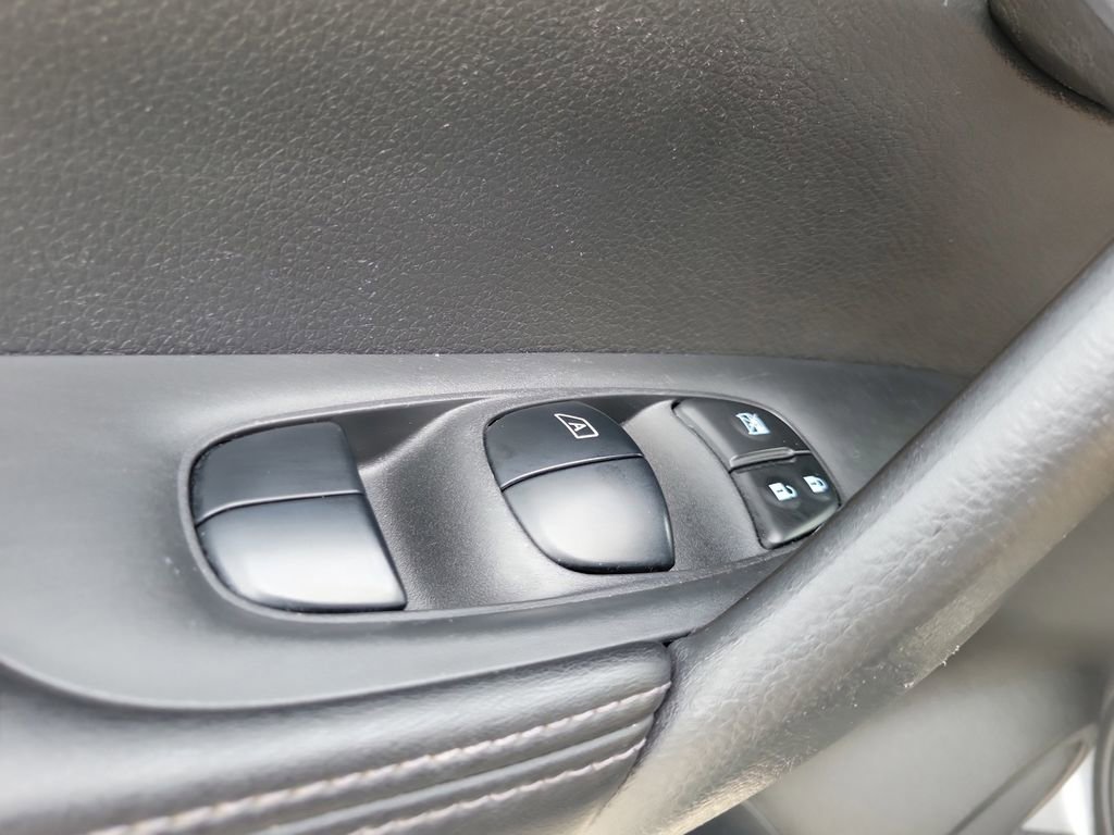 Certified 2020 Nissan Rogue SV FWD image 25