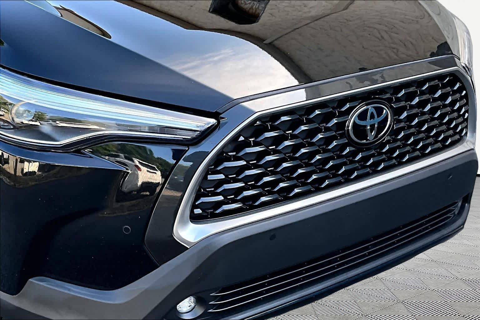 Certified 2025 Toyota Corolla Cross XLE AWD/4WD image 30