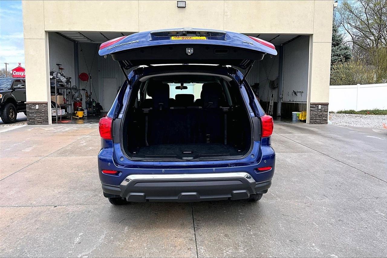 Used 2019 Nissan Pathfinder S image 17
