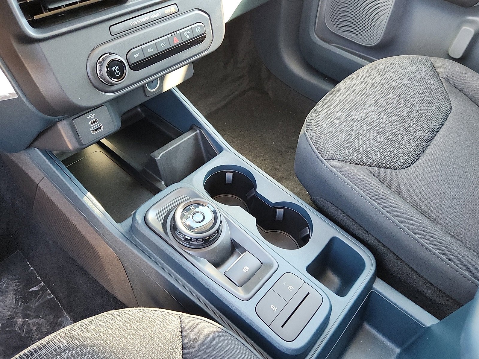 New 2025 Ford Maverick XL w/ Equipment Group 102A image 17