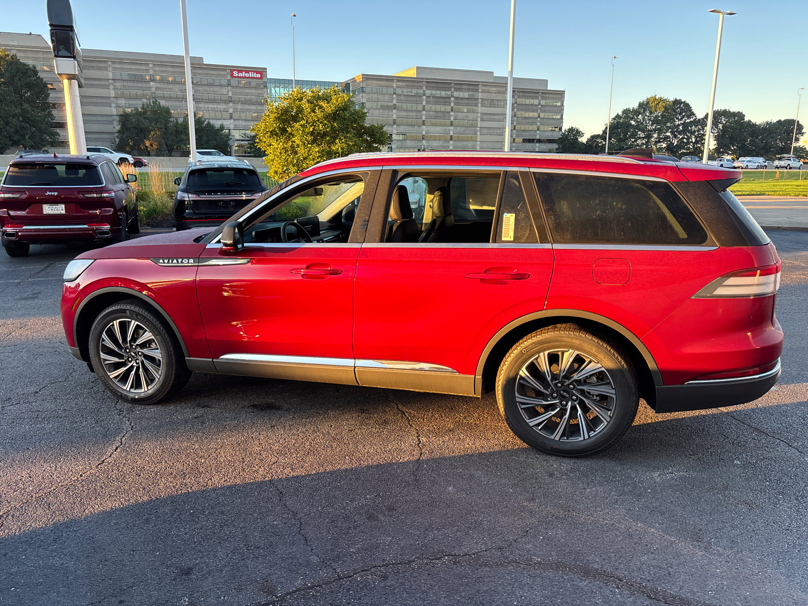 New 2027 Lincoln Aviator AWD image 4