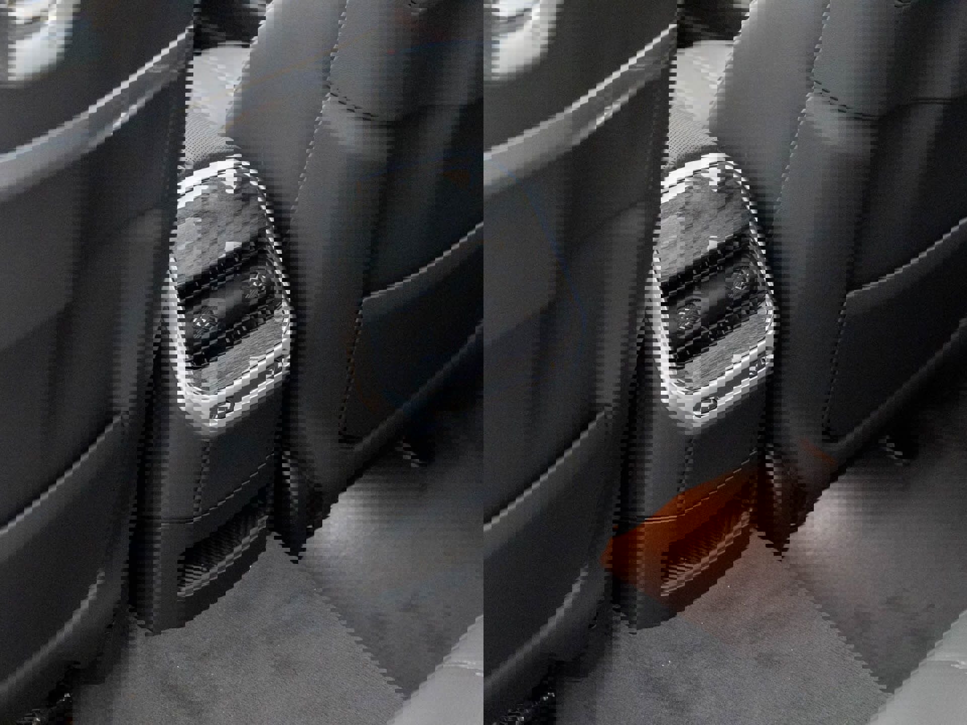 New 2025 BMW 750e xDrive image 19