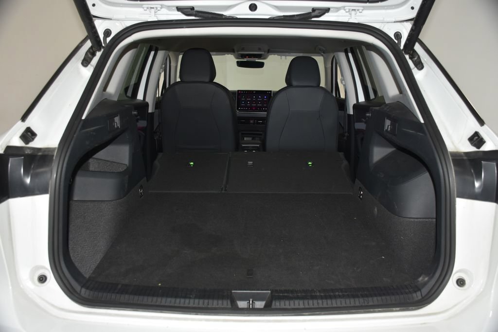Used 2026 Volkswagen Tiguan SE FWD image 28