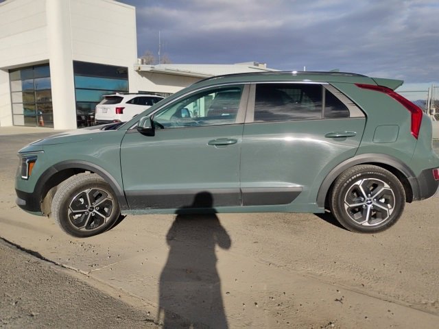 Used 2024 Kia Niro EX image 2