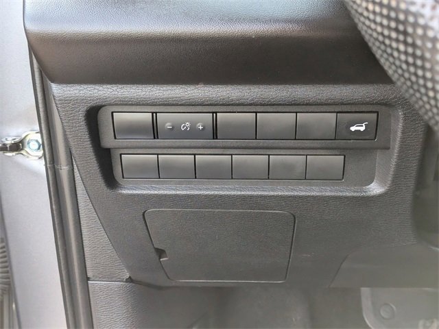 Used 2022 Mitsubishi Outlander SE image 16