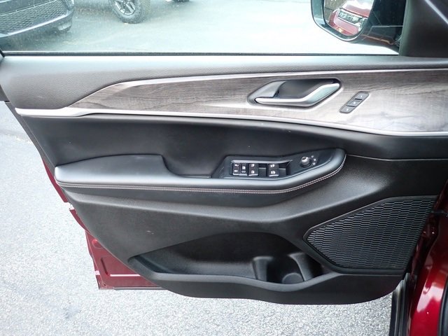 Certified 2024 Jeep Grand Cherokee Limited image 17