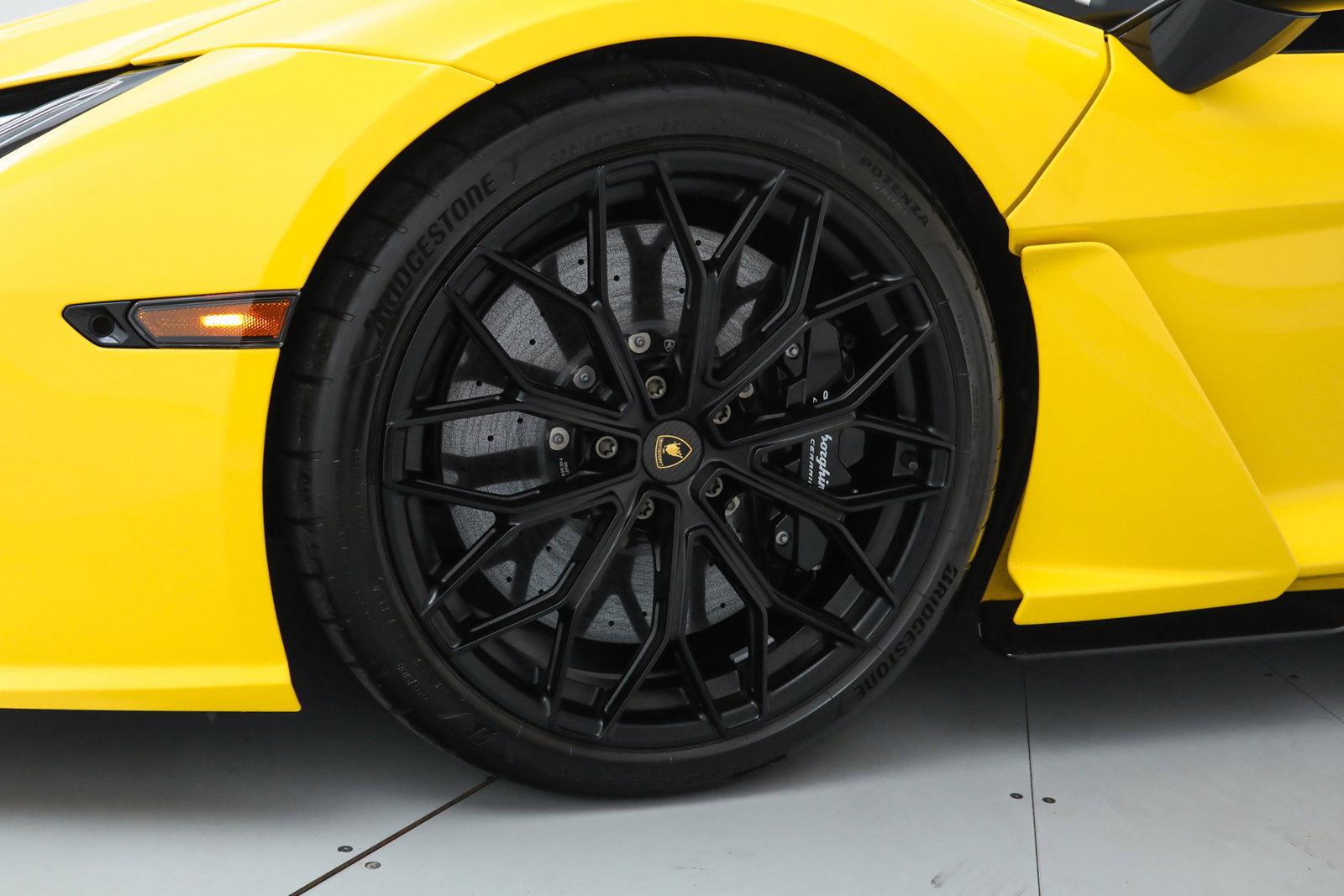 Used 2024 Lamborghini Revuelto image 14
