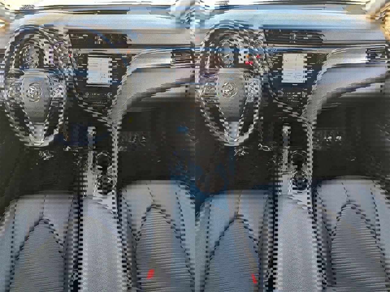 Used 2020 Toyota Camry image 12