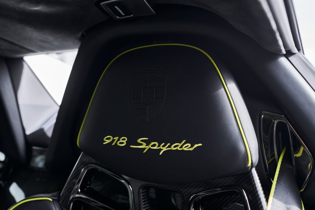 Used 2015 Porsche 918 Spyder w/Weissach Package image 60