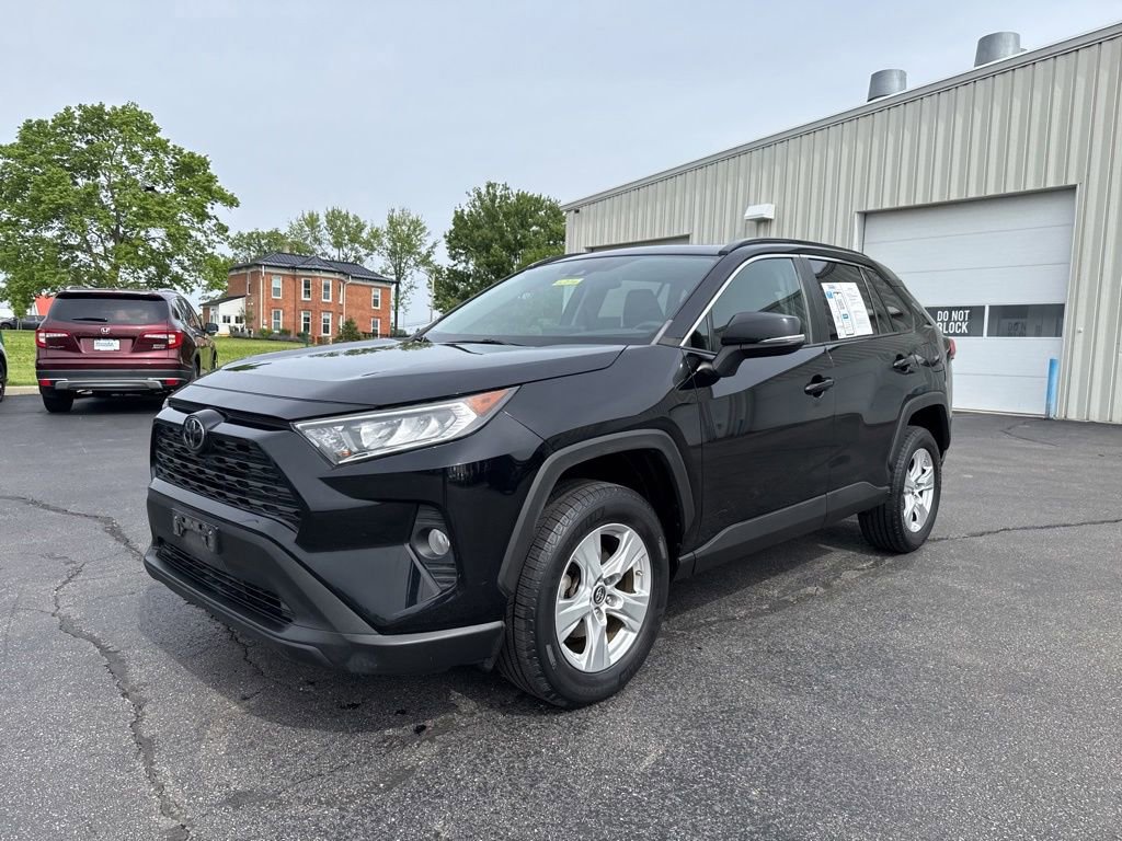 Used 2019 Toyota RAV4 XLE AWD/4WD image 3