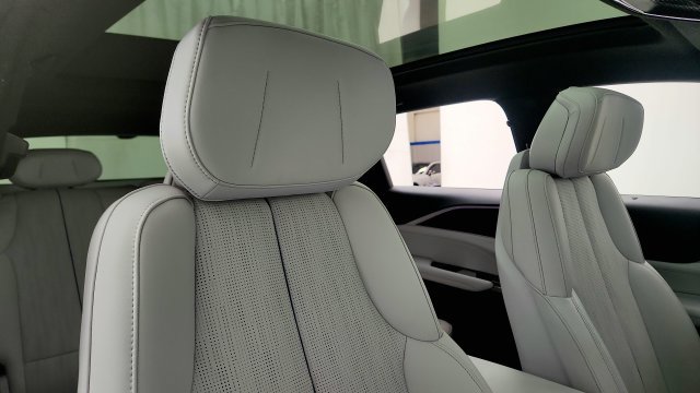 Used 2025 Cadillac Lyriq Luxury w/ LPO, Floor Liner Package RWD image 37