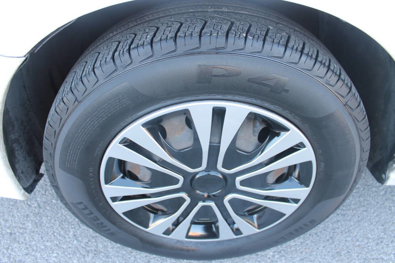 Used 2001 Toyota Camry LE FWD image 9