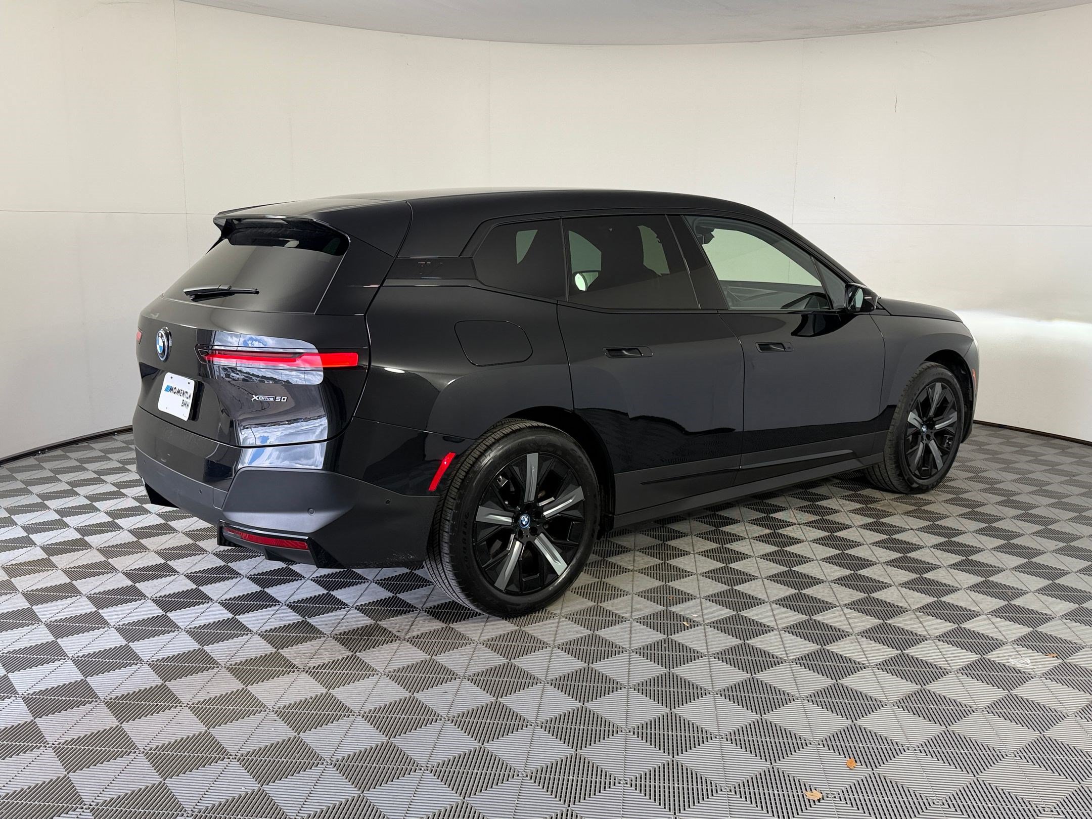 Used 2023 BMW iX xDrive50 w/ Convenience Package AWD/4WD image 9