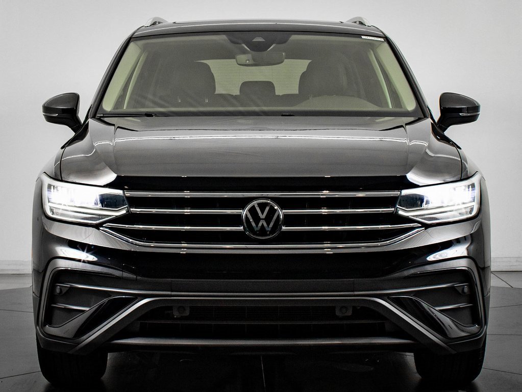 Used 2022 Volkswagen Tiguan SE w/ Panoramic Sunroof Package image 2