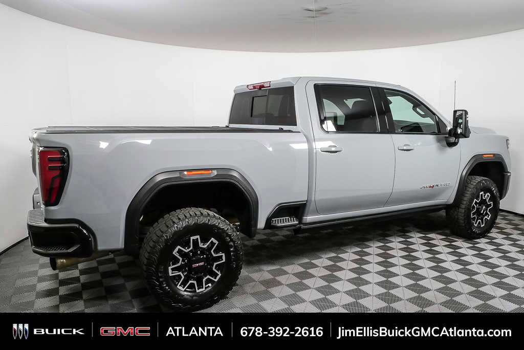 Used 2024 GMC Sierra 2500 AT4X image 2
