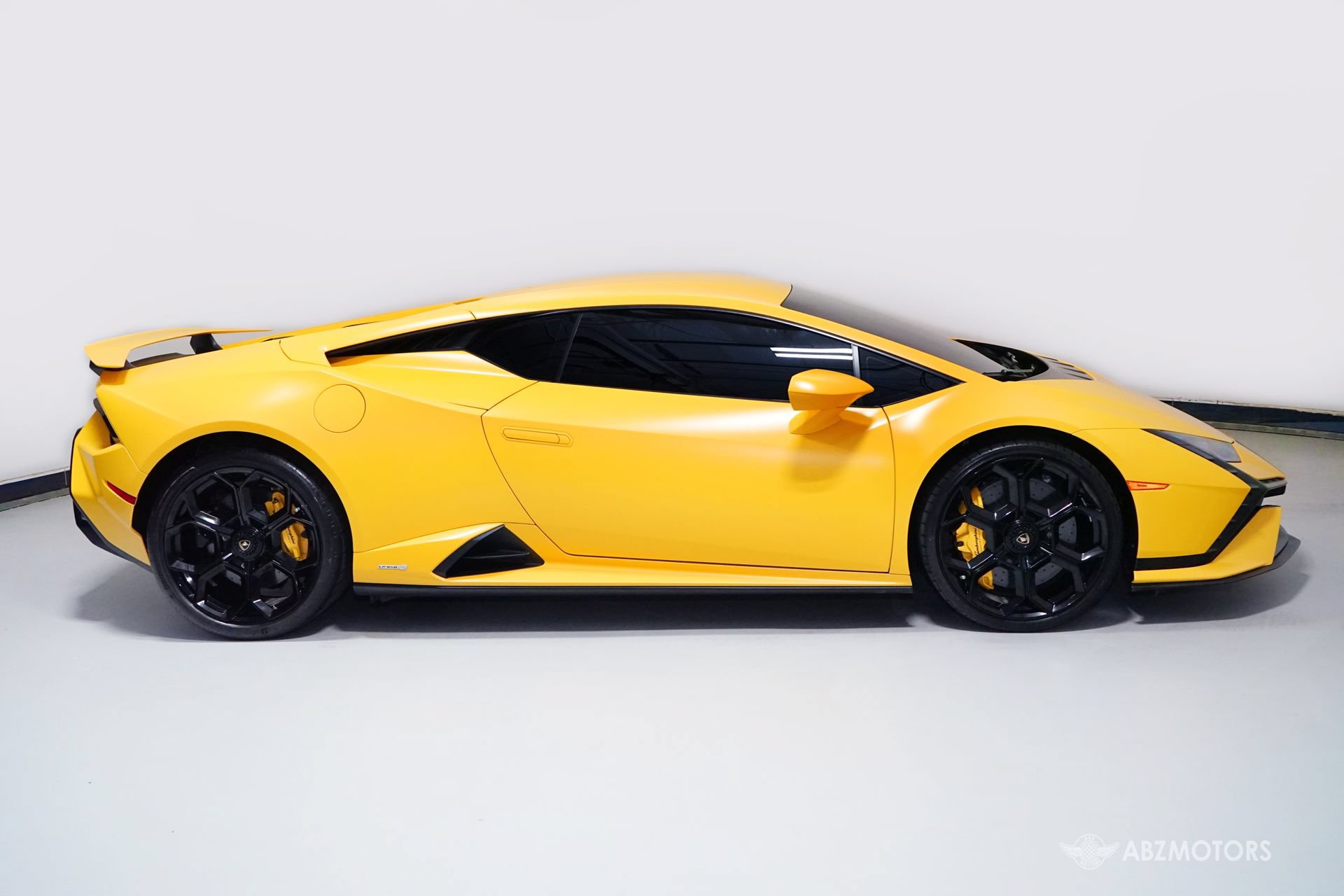 Used 2023 Lamborghini Huracan Tecnica RWD image 4