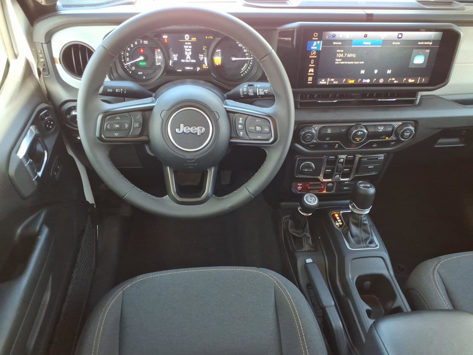 Used 2025 Jeep Wrangler Willys image 18