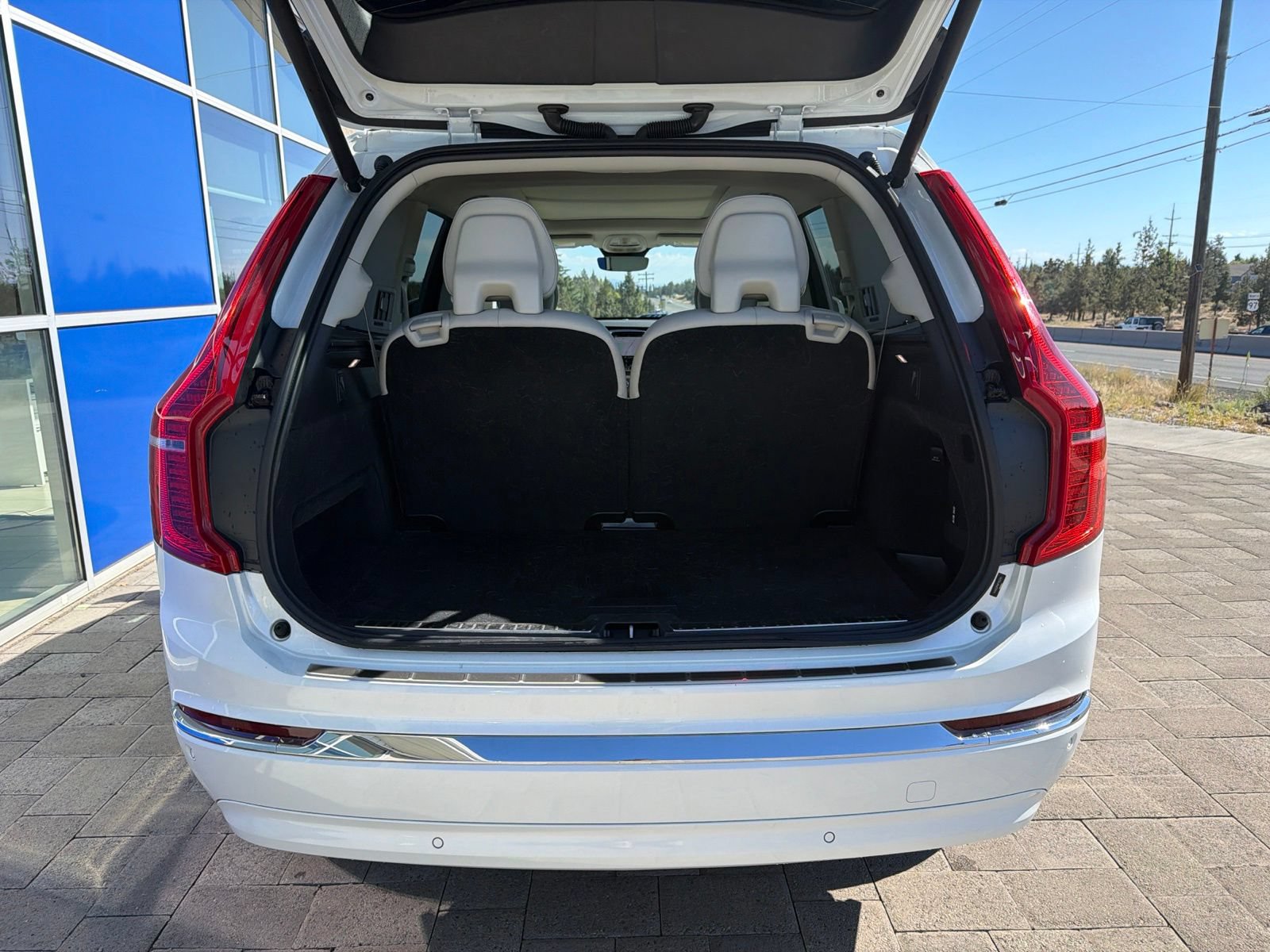 Used 2023 Volvo XC90 B6 Plus AWD/4WD image 9