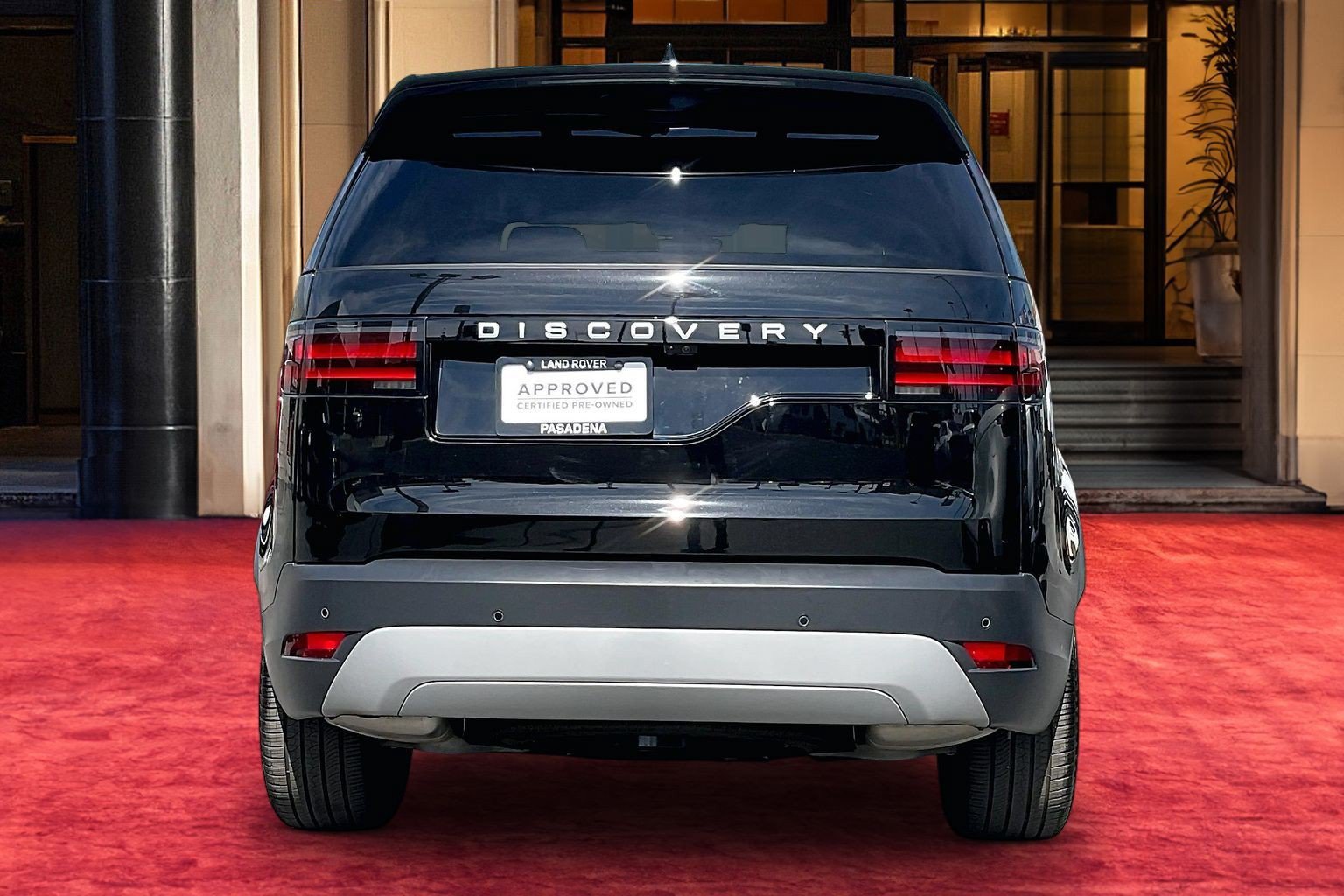 Certified 2025 Land Rover Discovery S AWD/4WD image 4