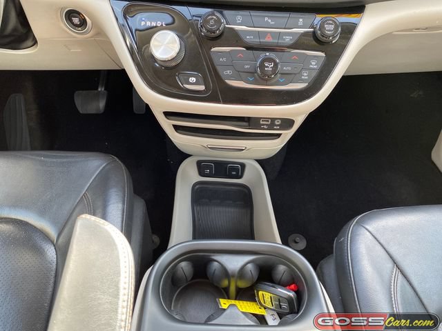 Used 2019 Chrysler Pacifica Touring-L FWD image 13