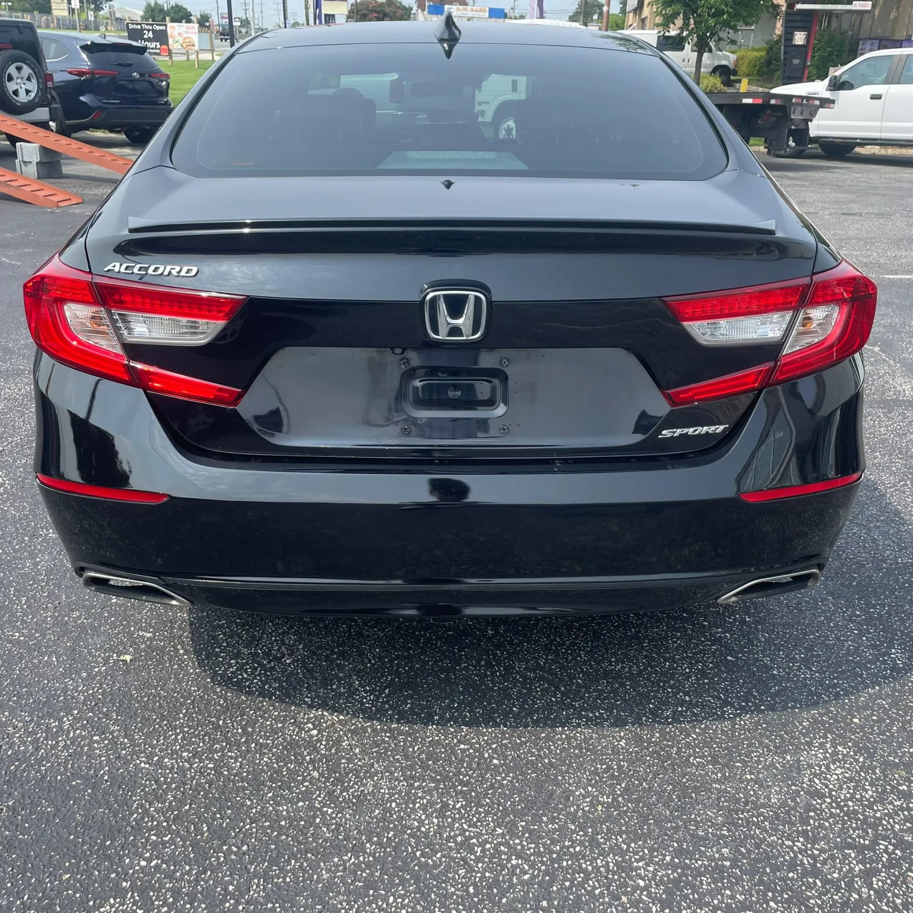 Used 2018 Honda Accord Sport image 6
