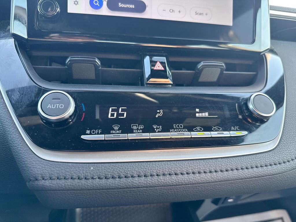 Used 2023 Toyota Corolla SE image 16