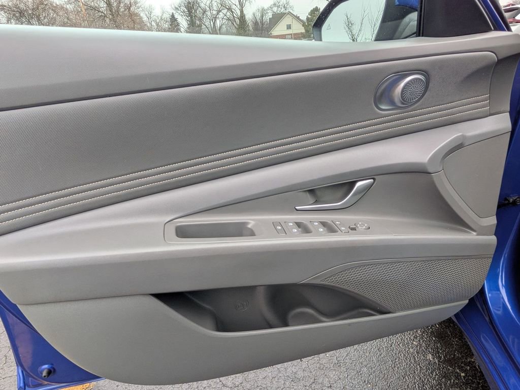 Used 2025 Hyundai Elantra SEL FWD image 9