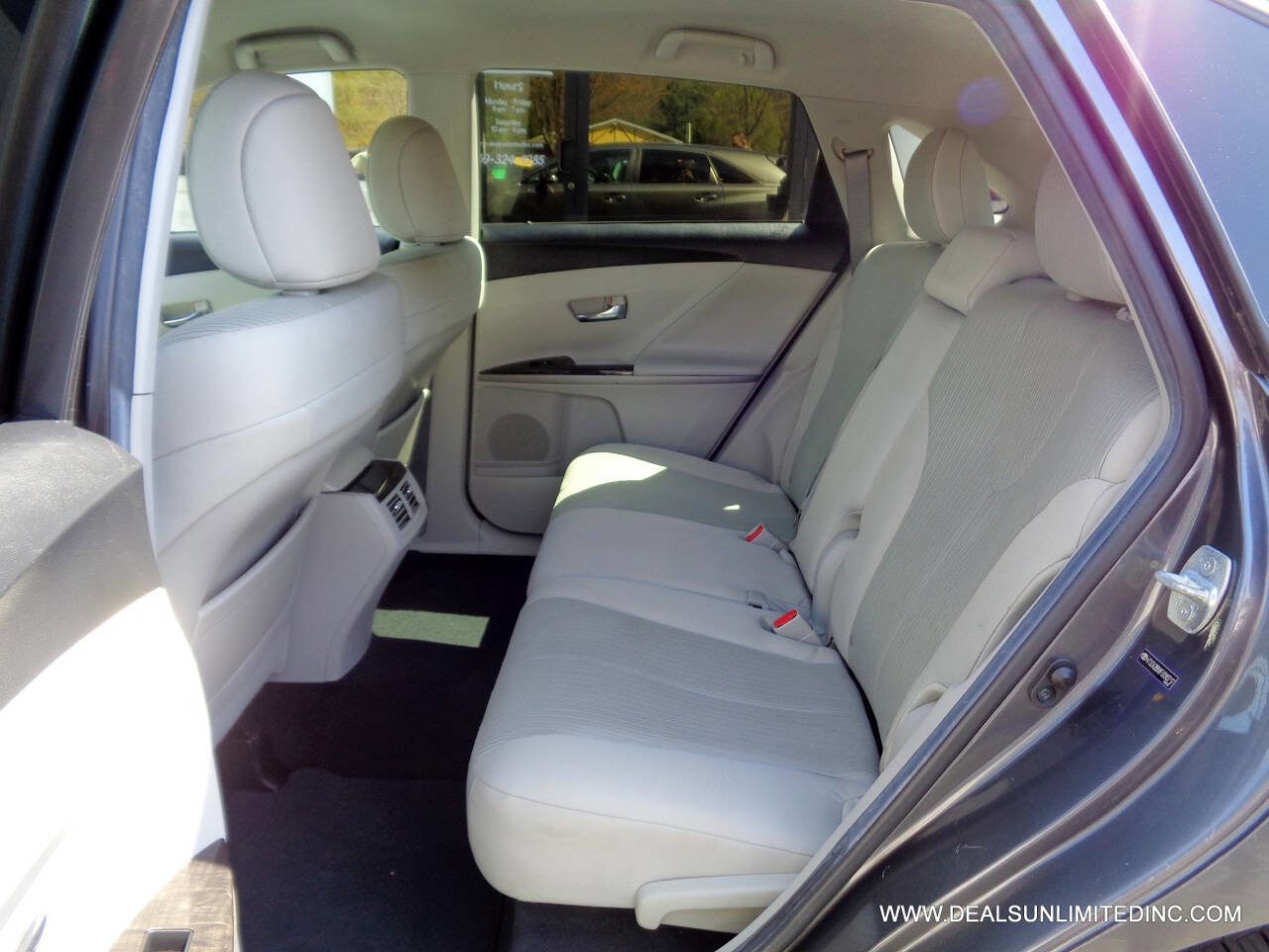 Used 2015 Toyota Venza LE FWD image 13
